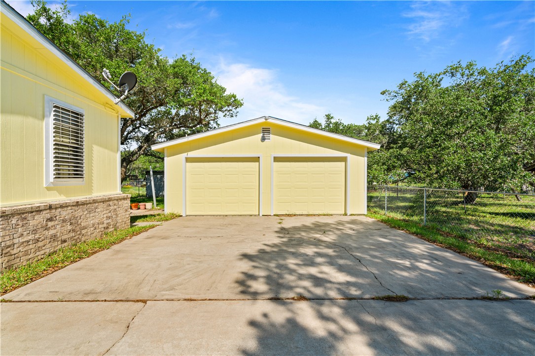 613 Sunset Dr Property Photo 3