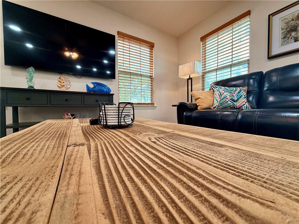 607 Huisache Lane Property Photo 3