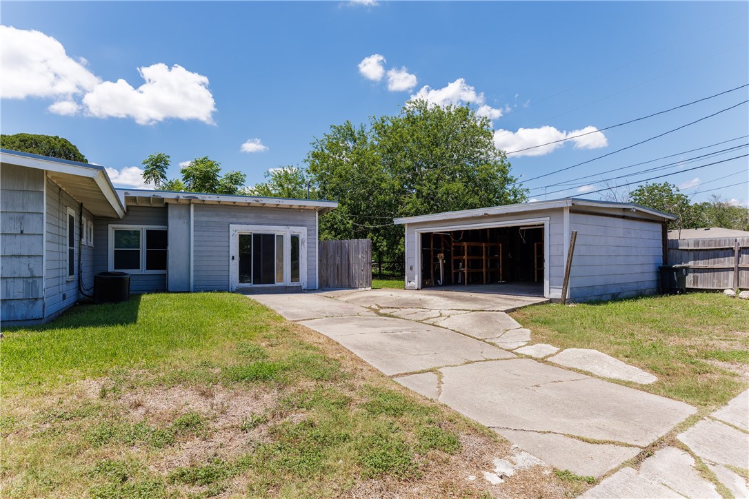 5938 Lucille Dr Property Photo 4