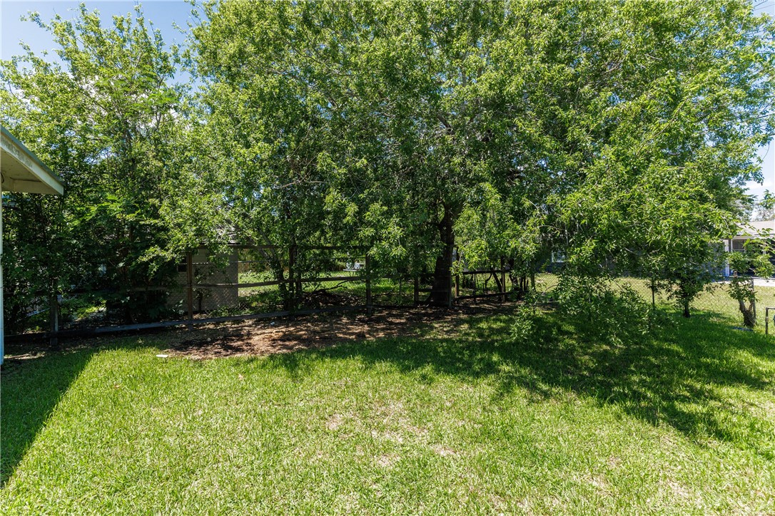 5938 Lucille Dr Property Photo 5