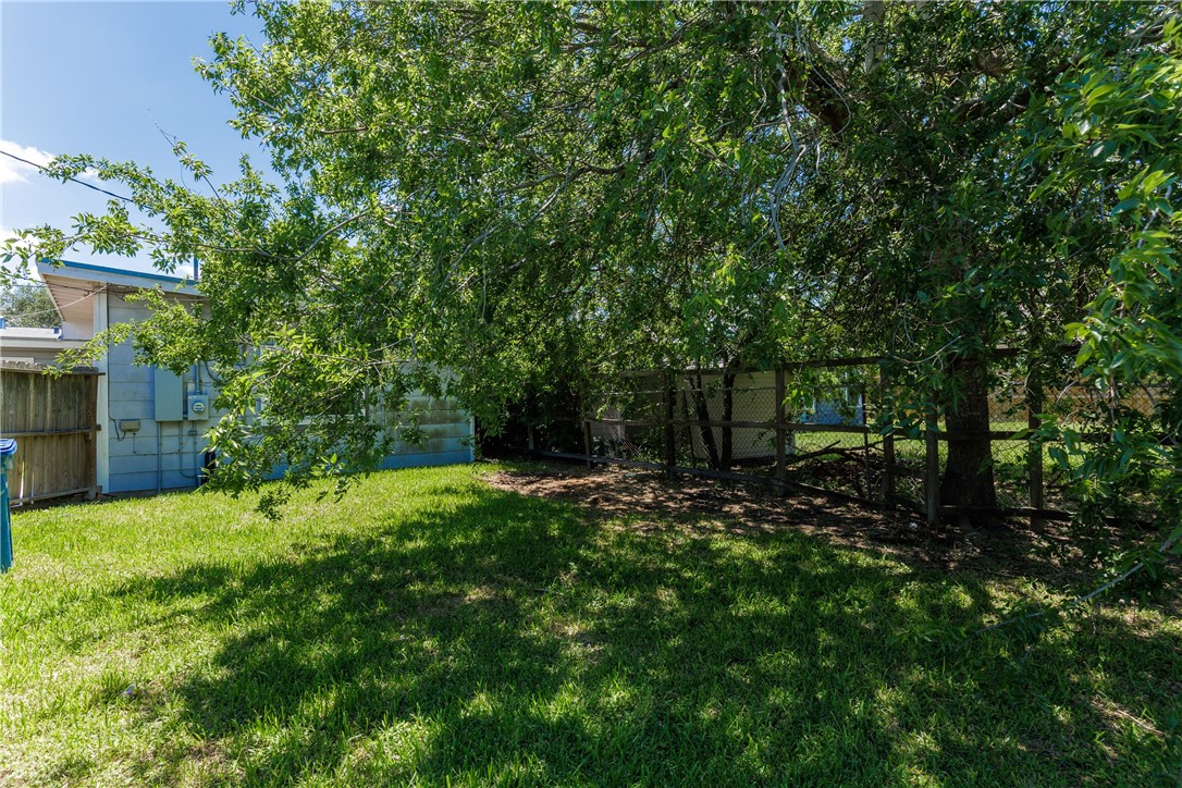 5938 Lucille Dr Property Photo 6