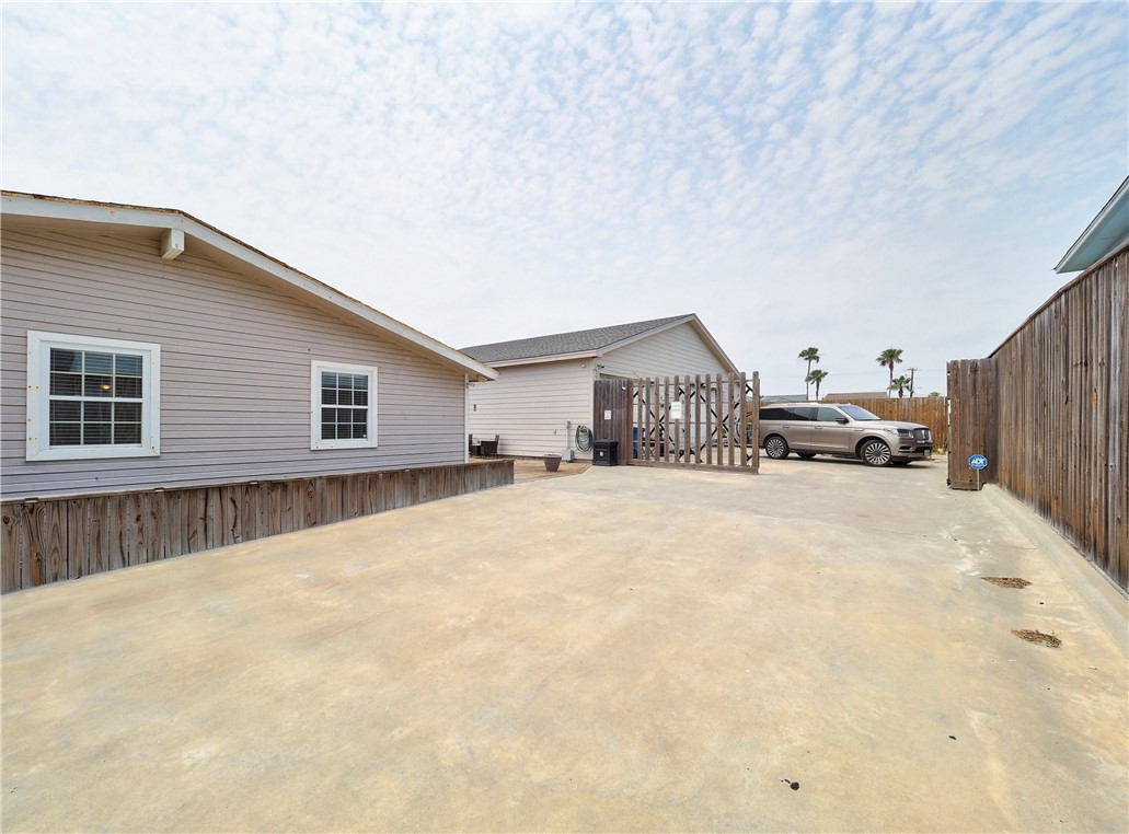 419 E Cotter Ave Property Photo 2