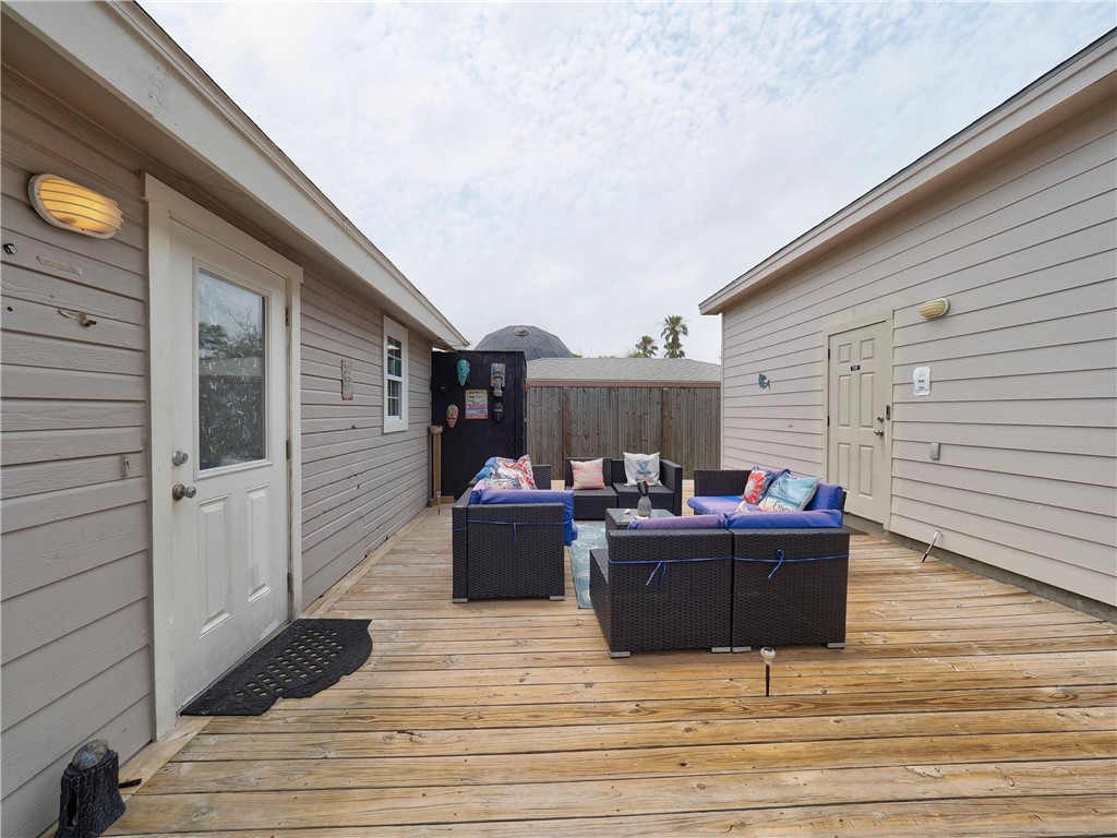 419 E Cotter Ave Property Photo 3