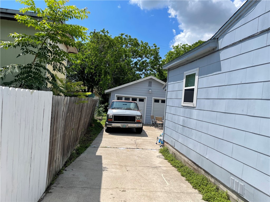 713 Ralston Ave Property Photo 4
