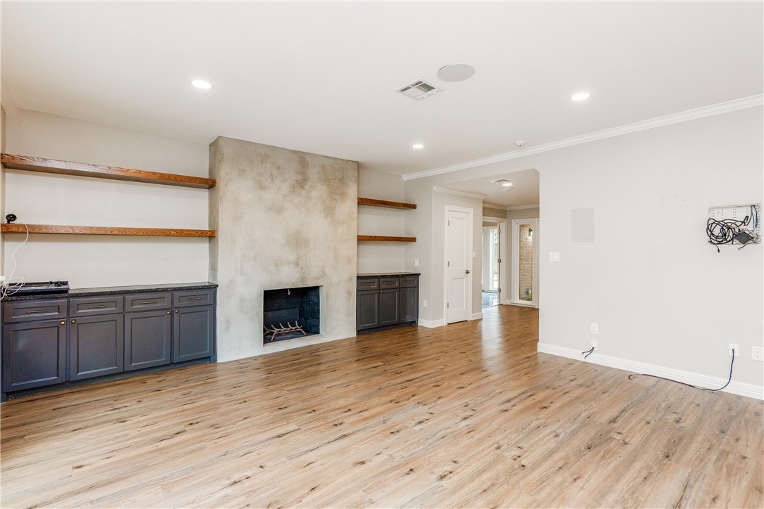 5225 Greenbriar Dr Property Photo 11