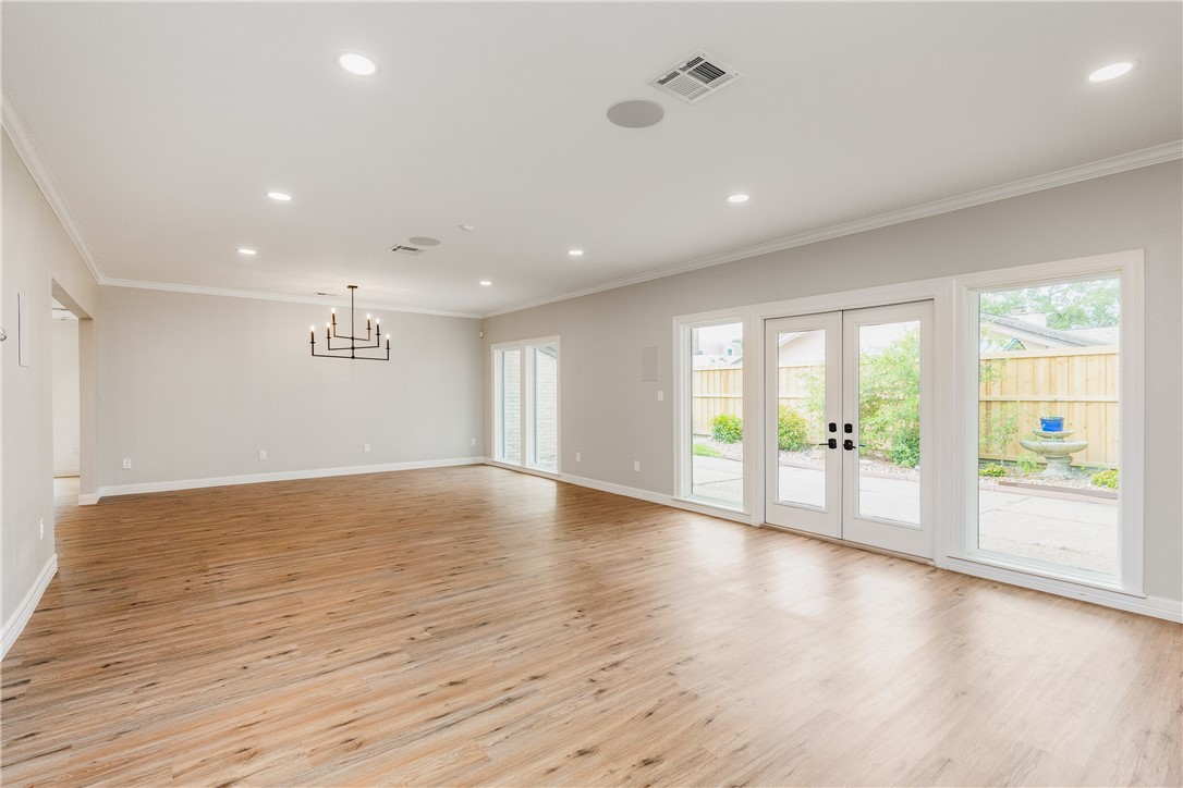 5225 Greenbriar Dr Property Photo 13