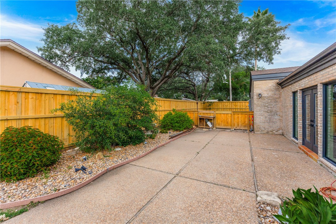 5225 Greenbriar Dr Property Photo 38