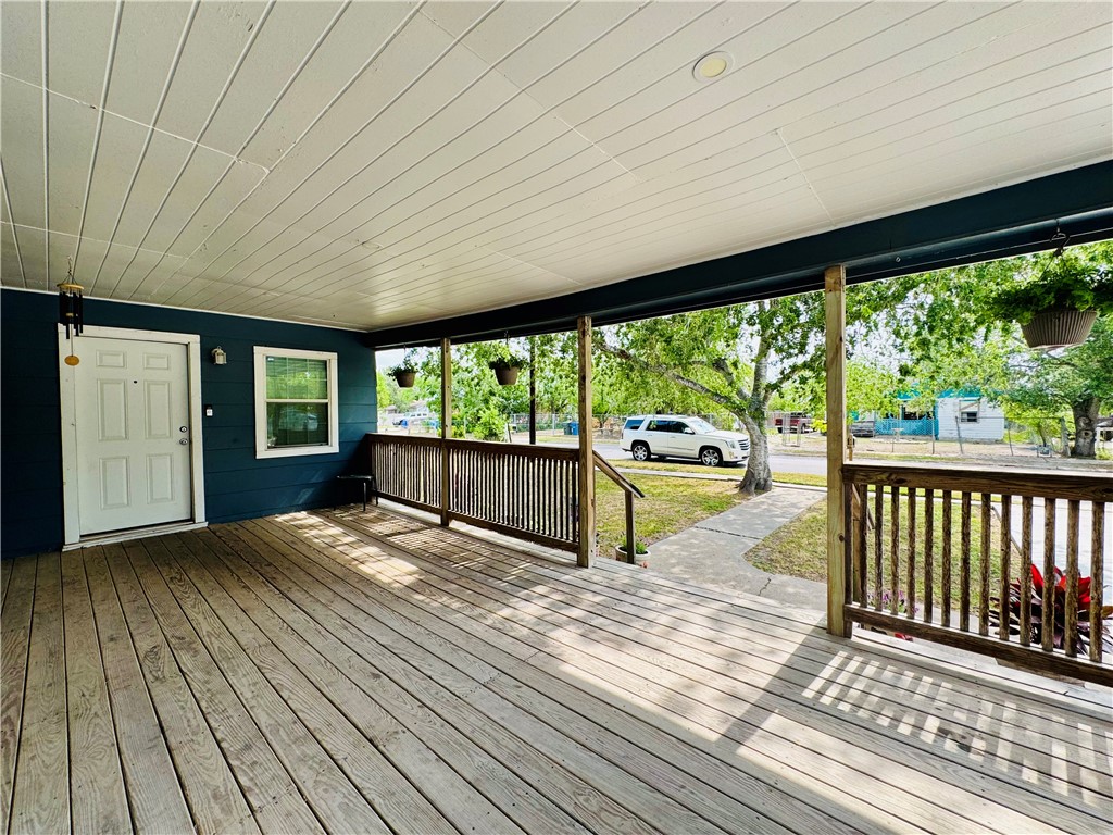 1505 Main Dr Property Photo 3