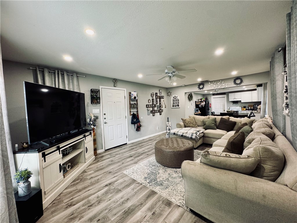 1505 Main Dr Property Photo 6