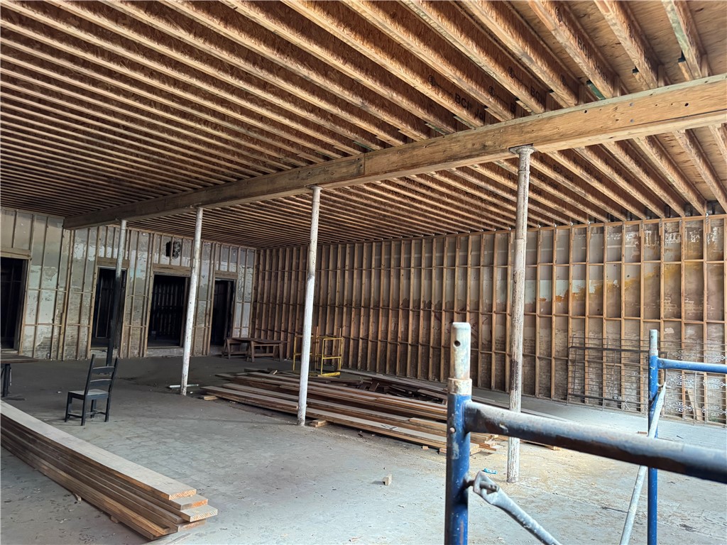 605 N Mesquite St Property Photo 4