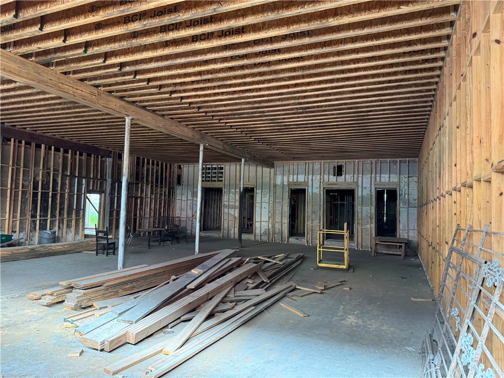 605 N Mesquite St Property Photo 5