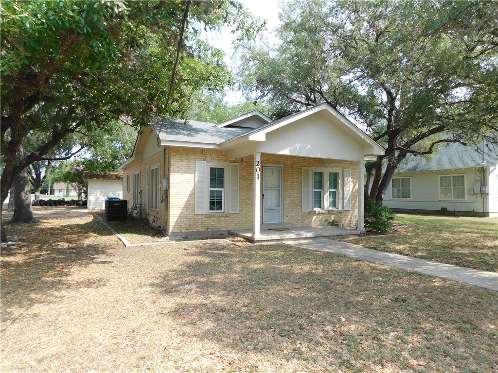 201 E Huntington St Property Photo