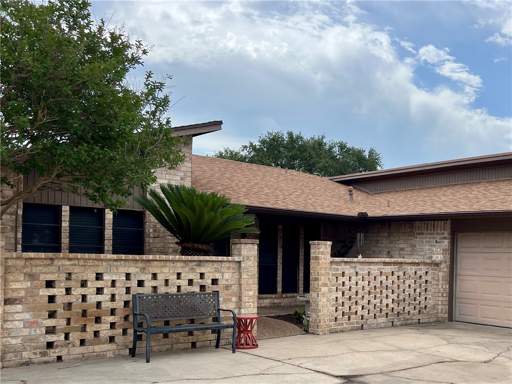 2220 Post Oak Dr Property Photo 1