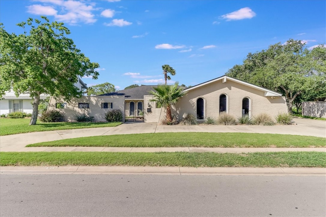5241 Saint Andrews Dr Property Photo 1