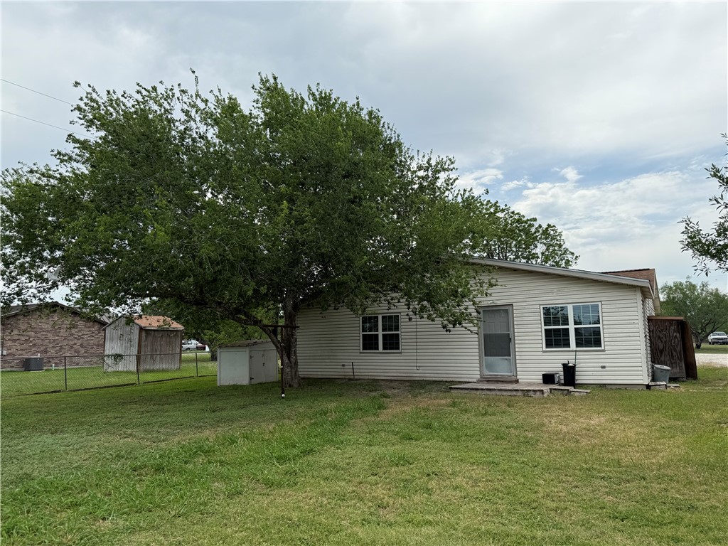 9047 County Road 471 Property Photo 7