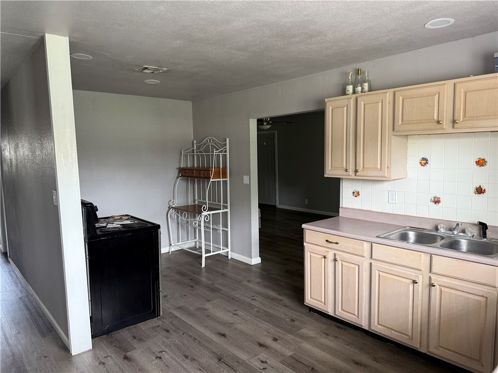 9047 County Road 471 Property Photo 10