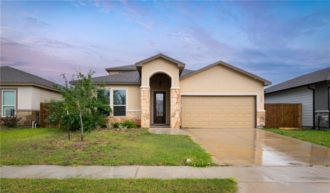 2222 Cuarzo Dr Property Photo 1