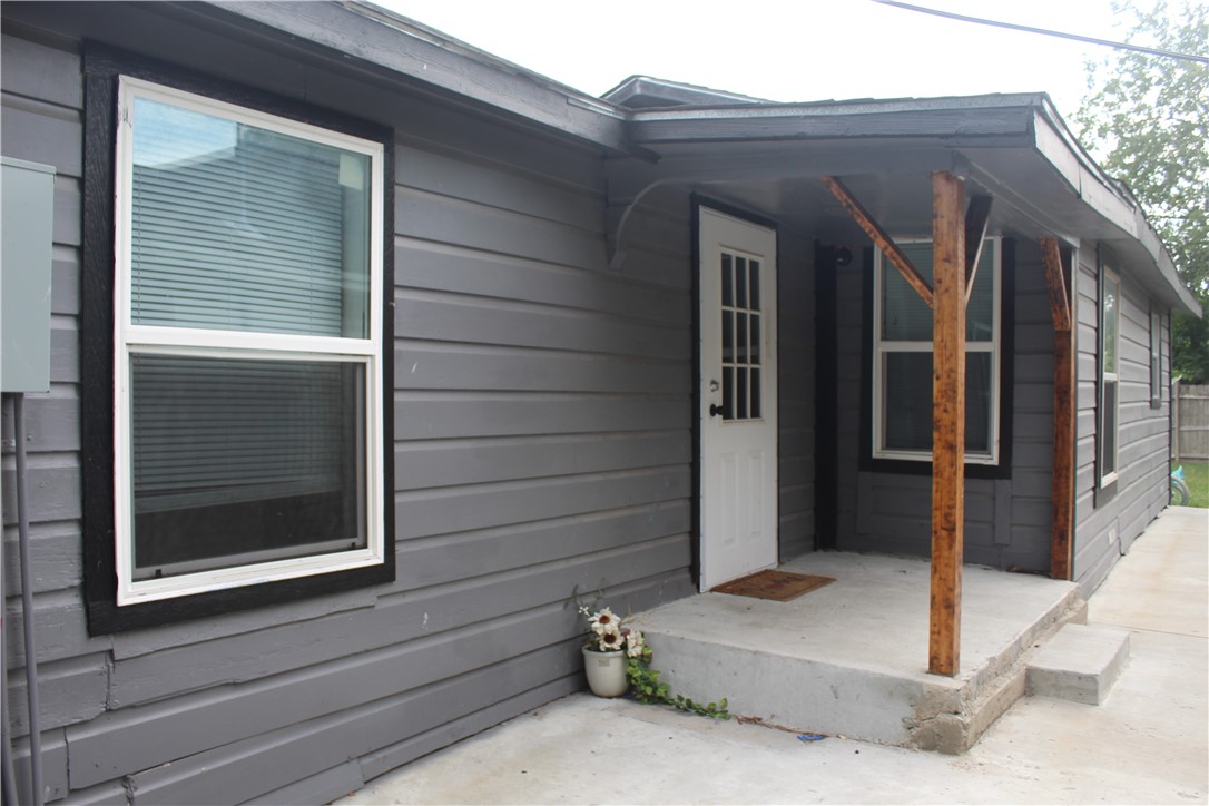1110 Elgin St Property Photo 2