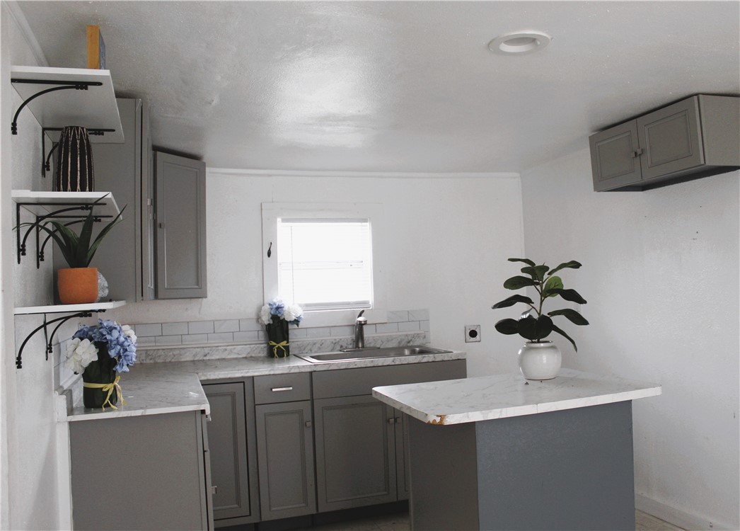 1110 Elgin St Property Photo 4