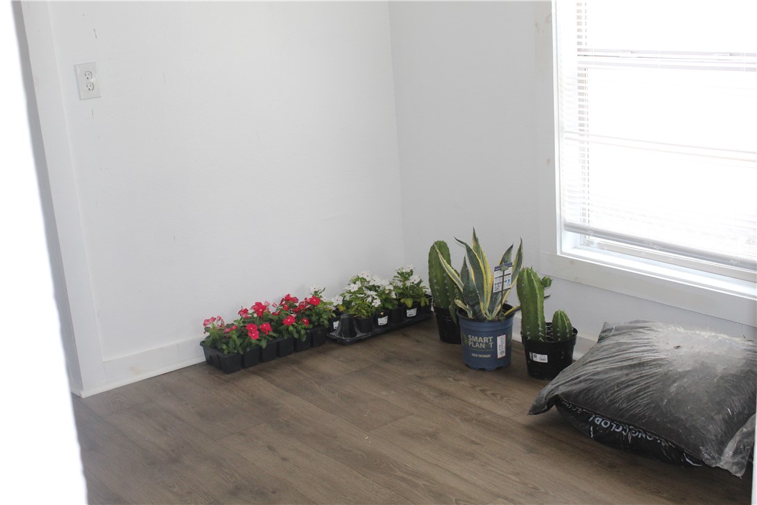 1110 Elgin St Property Photo 5