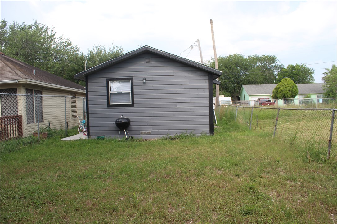 1110 Elgin St Property Photo 10