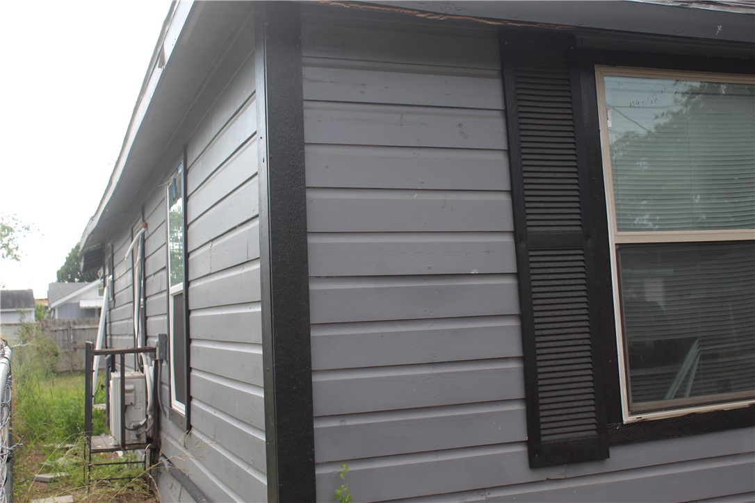 1110 Elgin St Property Photo 11