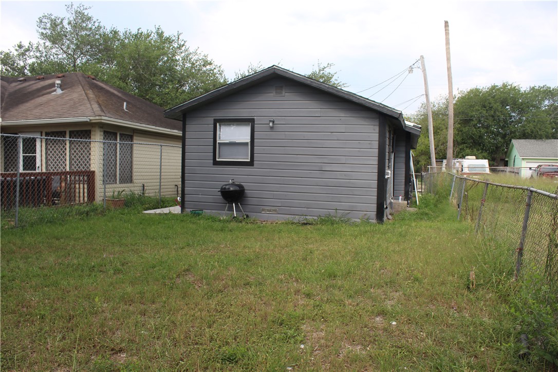 1110 Elgin St Property Photo 12