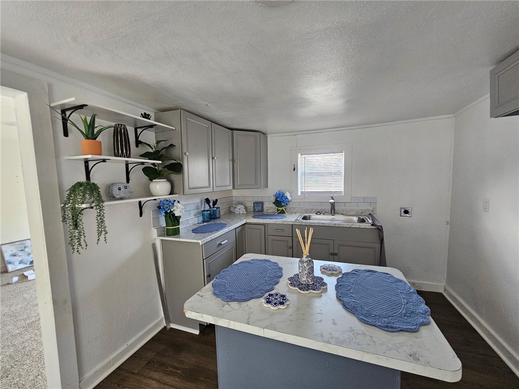 1110 Elgin St Property Photo 14