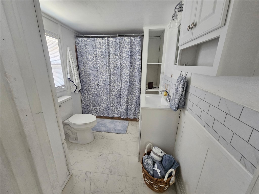 1110 Elgin St Property Photo 15