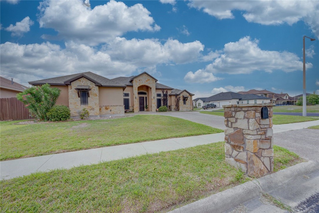 3722 Lake Hawkins Ct Property Photo 2