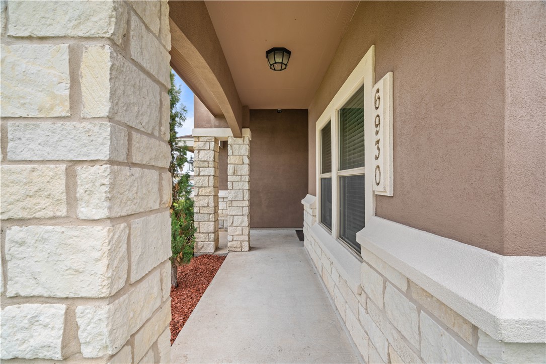 6930 Anastasia Property Photo 4