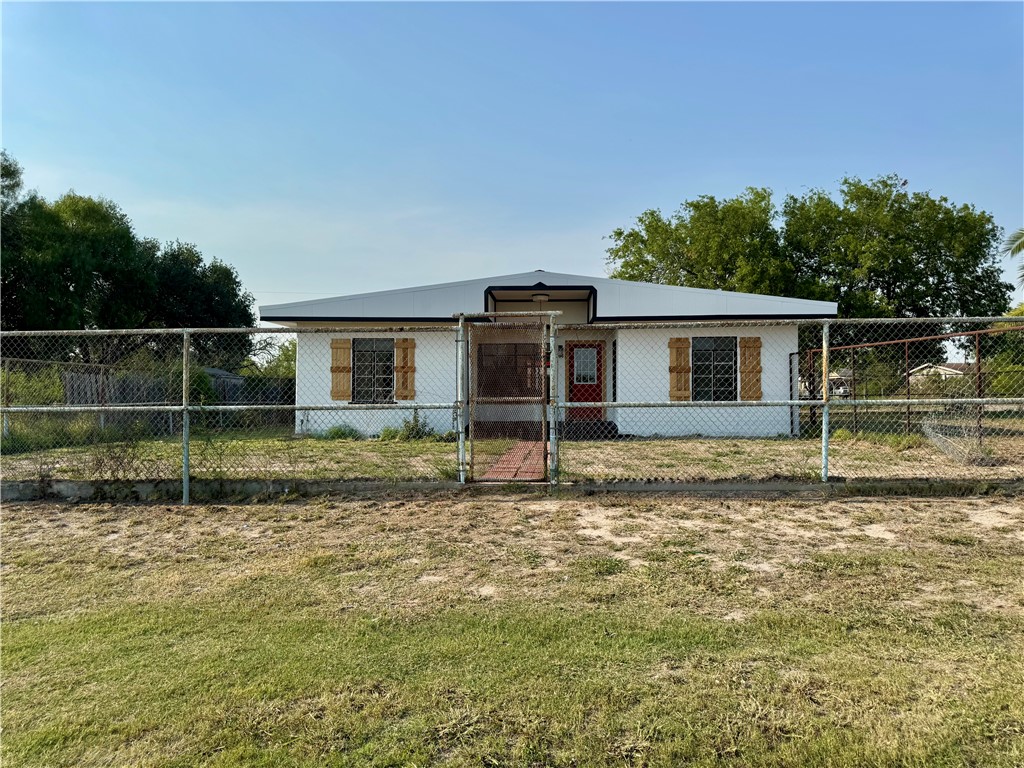 704 W Riley St Property Photo
