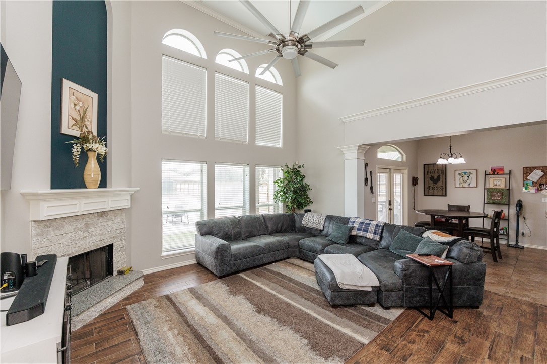 7533 Rancho Vista Blvd Property Photo 3