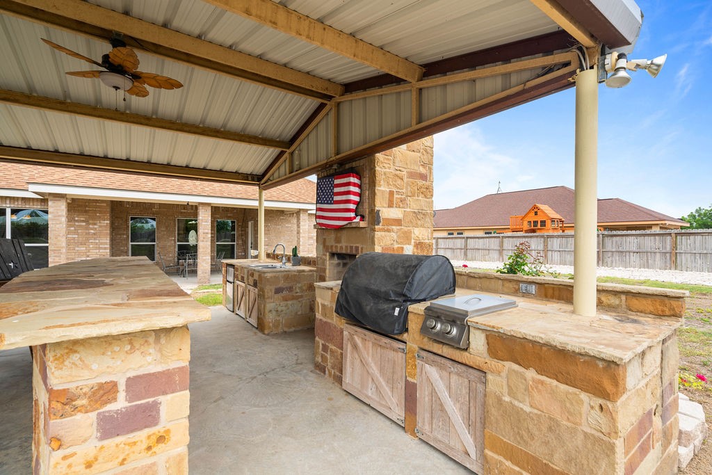 156 Lakeview Trace Property Photo 2