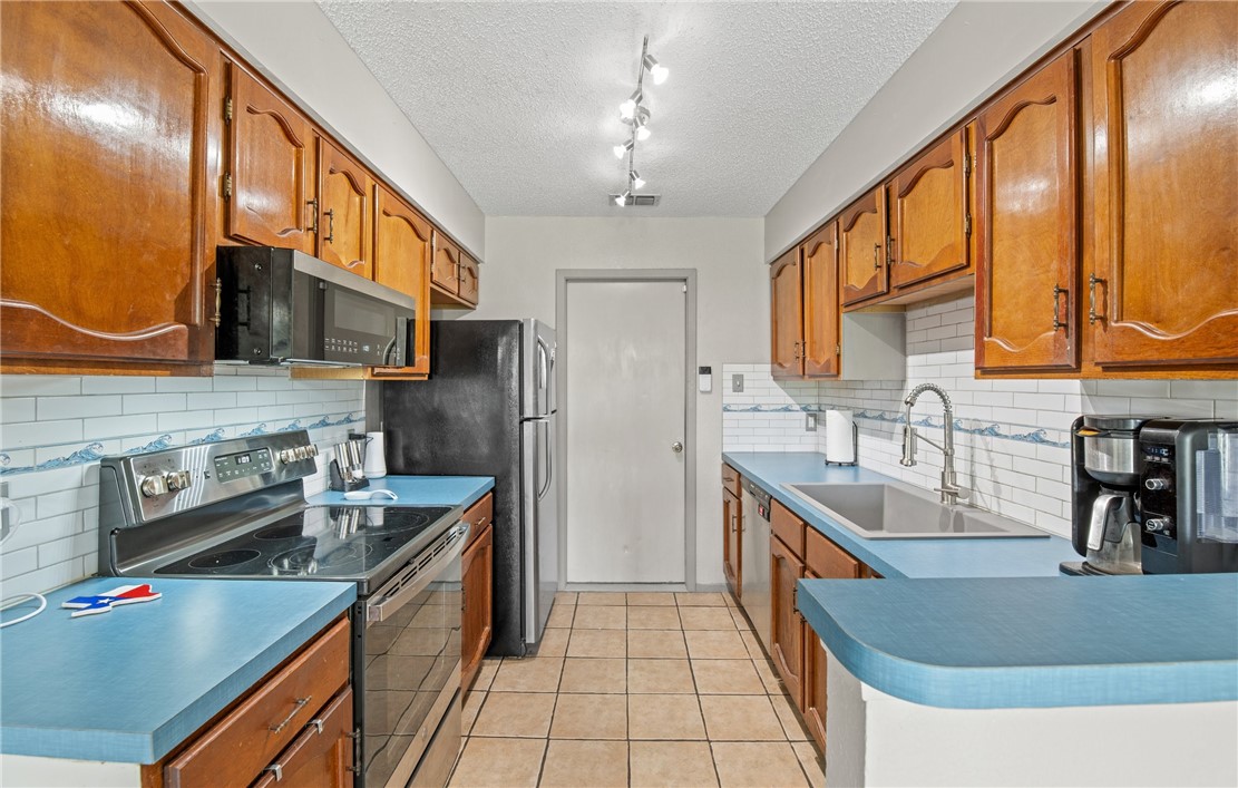 826 Saint Phillip Ct Property Photo 7