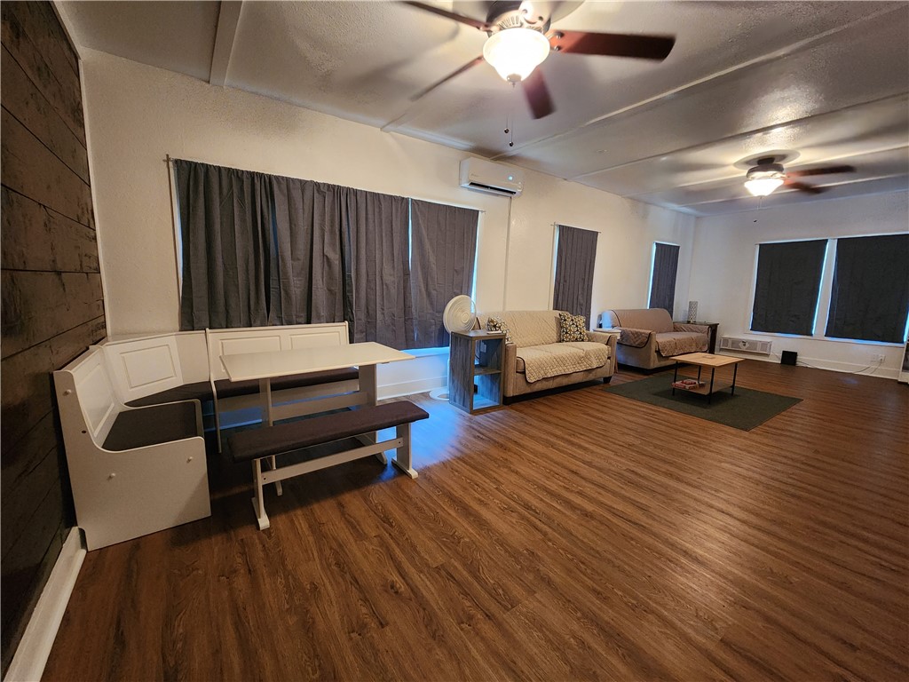 1613 6th St Property Photo 3