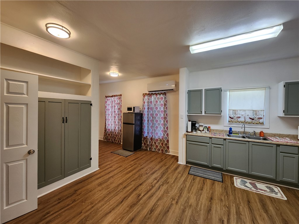 1613 6th St Property Photo 5