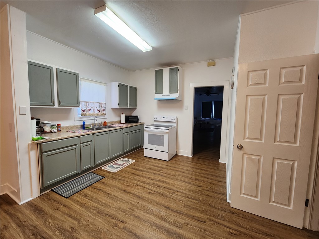 1613 6th St Property Photo 9