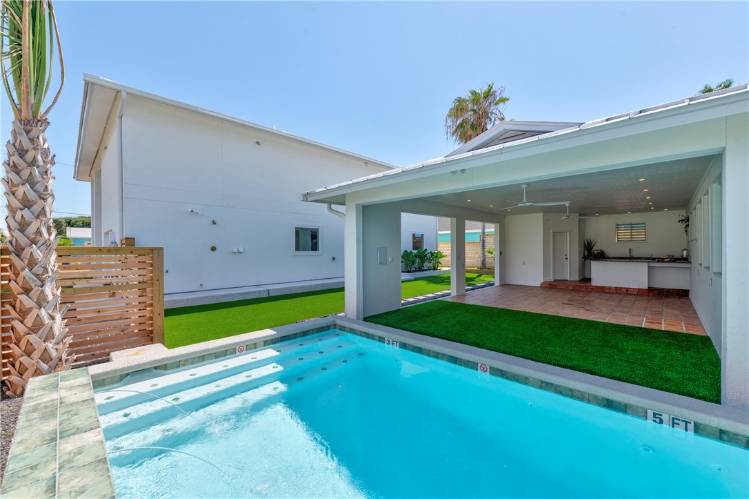 416 E Avenue C Ave Property Photo 3