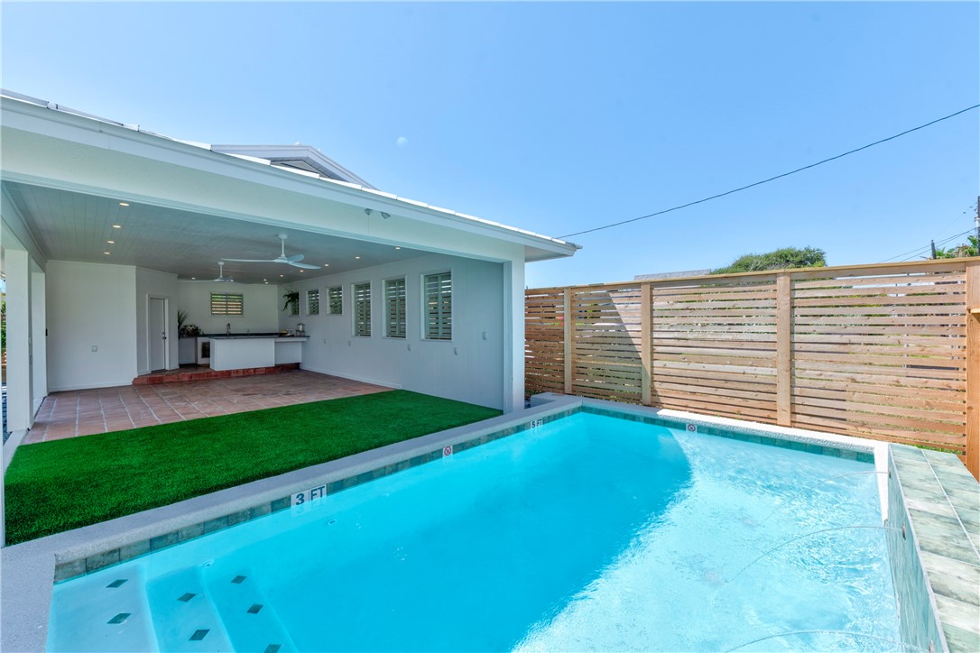 416 E Avenue C Ave Property Photo 4