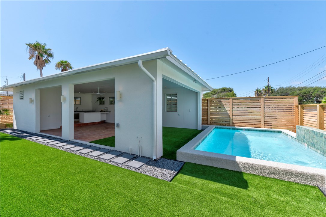 416 E Avenue C Ave Property Photo 5