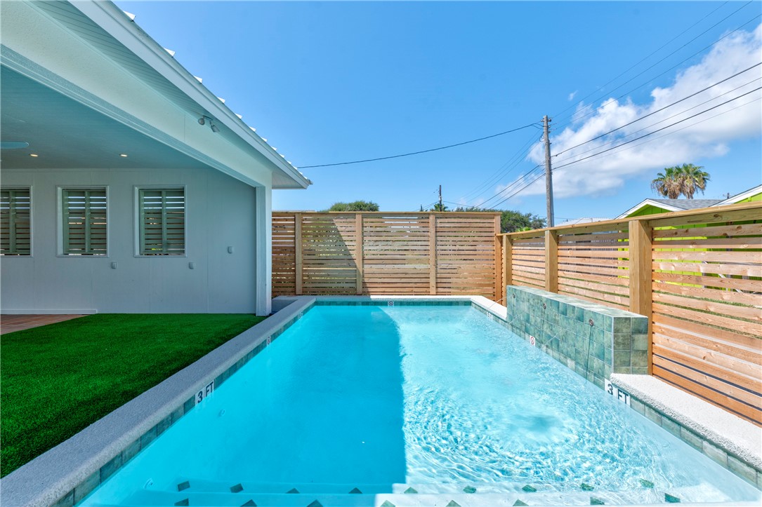 416 E Avenue C Ave Property Photo 6