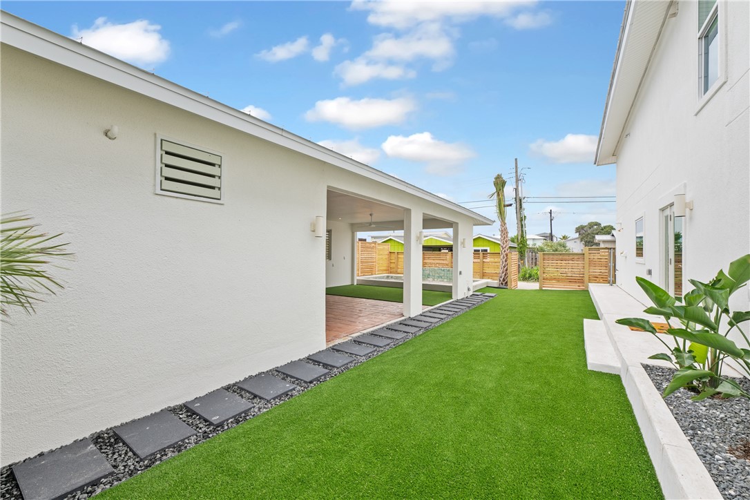 416 E Avenue C Ave Property Photo 9