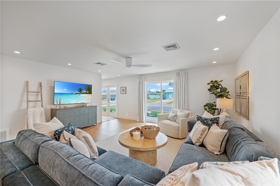 416 E Avenue C Ave Property Photo 11