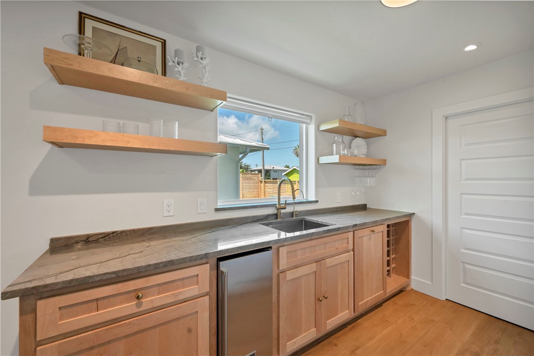 416 E Avenue C Ave Property Photo 19