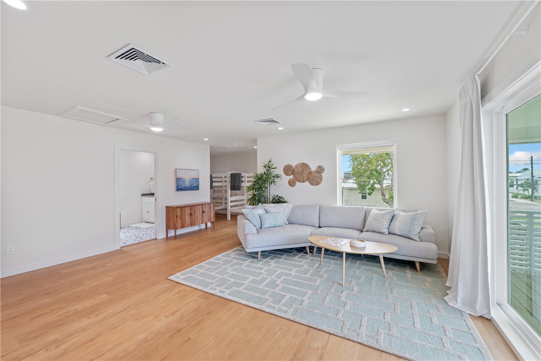 416 E Avenue C Ave Property Photo 25