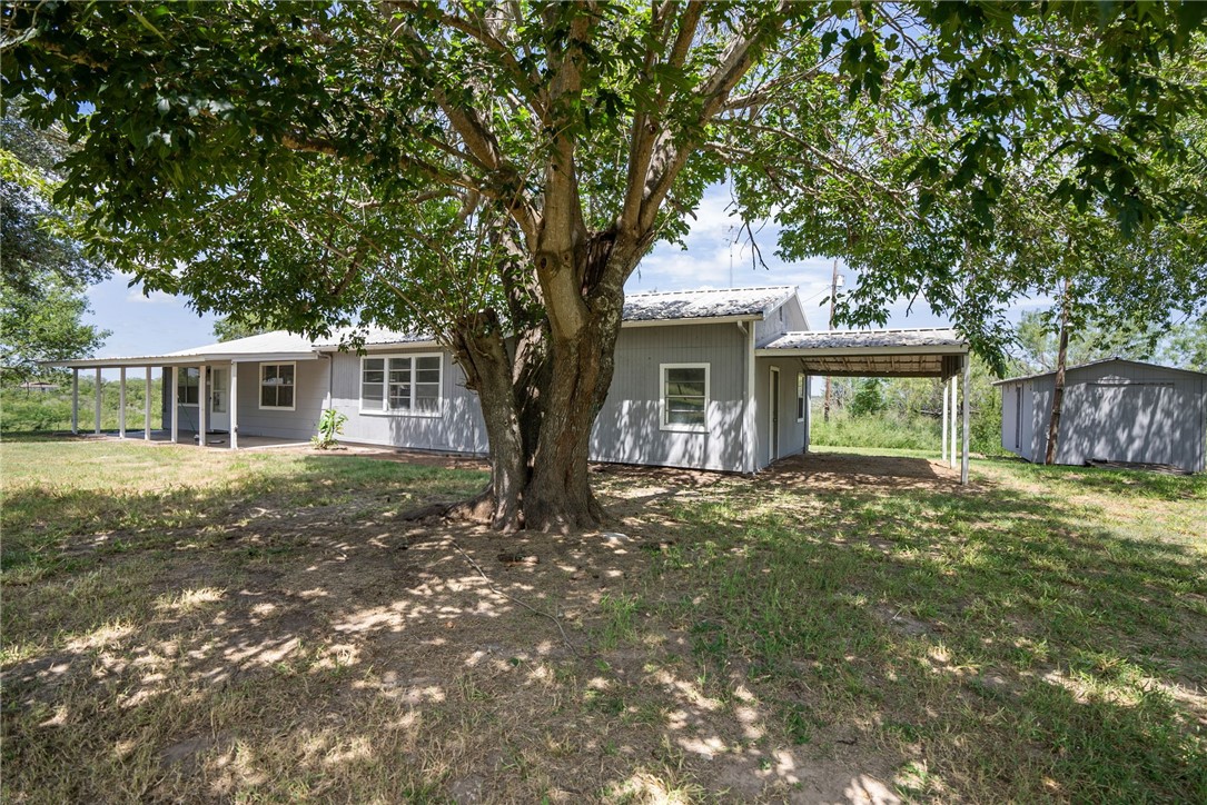 128 Live Oak Ln Property Photo 2