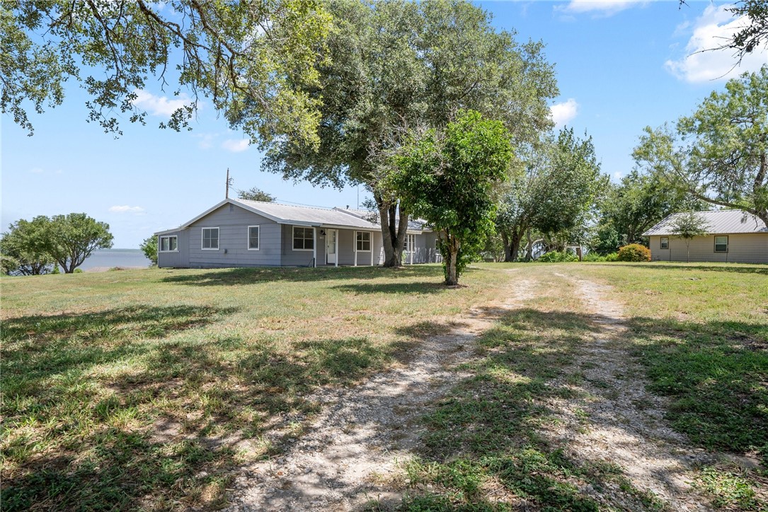 128 Live Oak Ln Property Photo 3