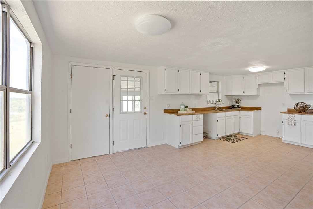 128 Live Oak Ln Property Photo 8