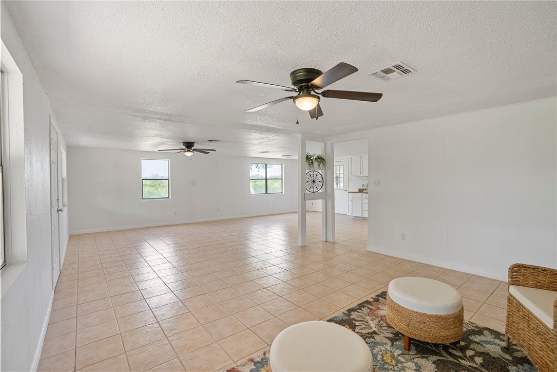 128 Live Oak Ln Property Photo 10